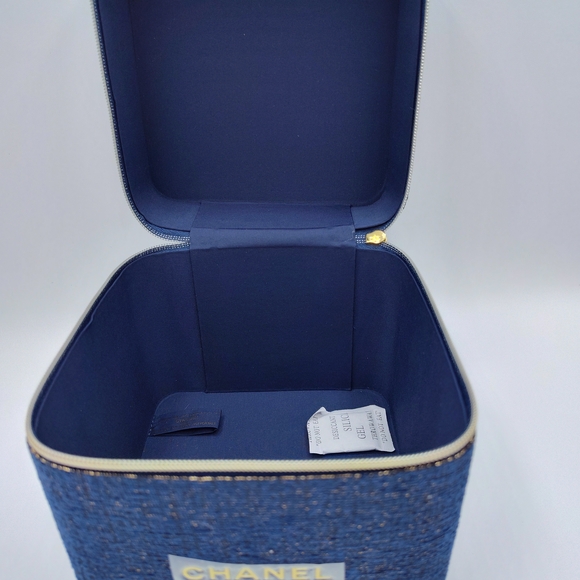 CHANEL Beauté Blue Tweed Vanity Cosmetic Train Case Zippered Beauty Organizer - Picture 8 of 13